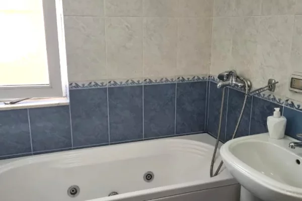 Shtepi me qera Apartament ne Tirane, 2+1, Mobilimi E mobiluar, Pagesa 600  Euro.