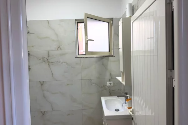Shtepi me qera Apartament ne Tirane, 2+1, Mobilimi E mobiluar, Pagesa 550  Euro.