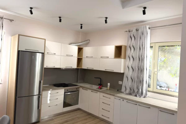 Shtepi me qera Apartament ne Tirane, 2+1, Mobilimi E mobiluar, Pagesa 550  Euro.