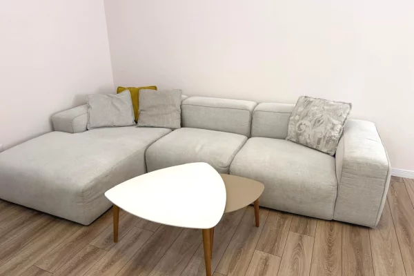 Shtepi me qera Apartament ne Tirane, 2+1, Mobilimi E mobiluar, Pagesa 550  Euro.