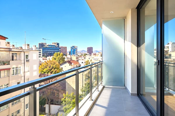 Shtepi me qera Apartament ne Tirane, 2+1, Mobilimi Bosh, pa mobiluar, Pagesa 950  Euro.