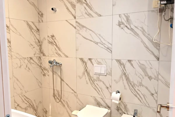 Shtepi me qera Apartament ne Tirane, 2+1, Mobilimi Bosh, pa mobiluar, Pagesa 950  Euro.