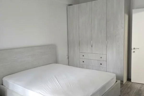 Shtepi me qera Apartament ne Tirane, 2+1, Mobilimi E mobiluar, Pagesa 650  Euro.