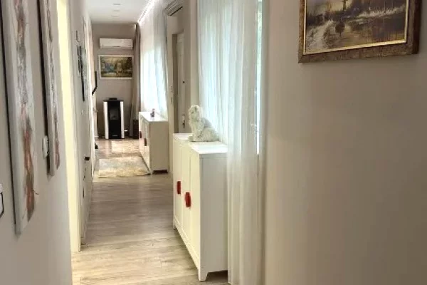 Shtepi me qera Apartament ne Tirane, 2+1, Mobilimi E mobiluar, Pagesa 900  Euro.