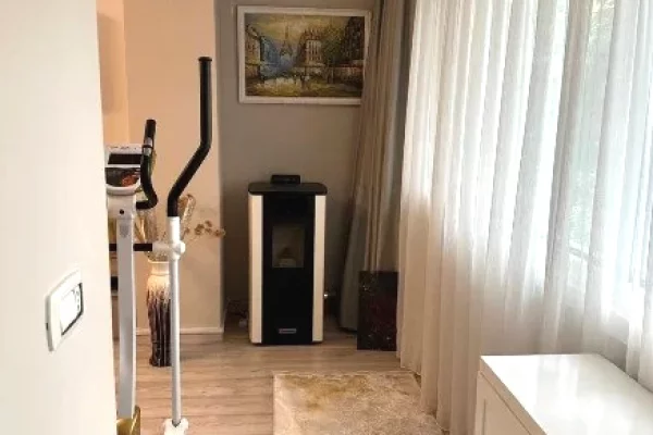 Shtepi me qera Apartament ne Tirane, 2+1, Mobilimi E mobiluar, Pagesa 900  Euro.