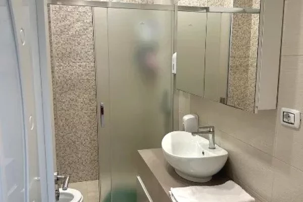 Shtepi me qera Apartament ne Tirane, 2+1, Mobilimi E mobiluar, Pagesa 900  Euro.