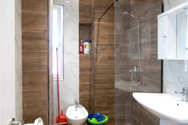 Shtepi me qera Apartament ne Tirane, 2+1, Mobilimi E mobiluar, Pagesa 550  Euro.