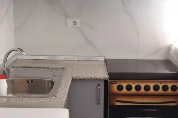 Shtepi me qera Apartament ne Tirane, Garsoniere, Mobilimi E mobiluar, Pagesa 360  Euro.