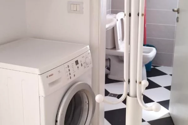 Shtepi me qera Apartament ne Tirane, Garsoniere, Mobilimi E mobiluar, Pagesa 360  Euro.