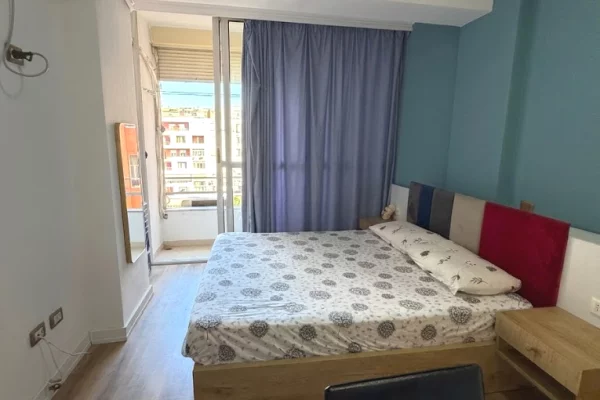 Shtepi me qera Apartament ne Tirane, Garsoniere, Mobilimi E mobiluar, Pagesa 380  Euro.