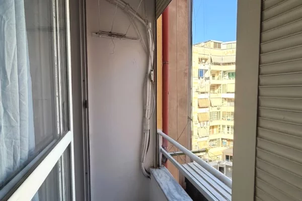 Shtepi me qera Apartament ne Tirane, Garsoniere, Mobilimi E mobiluar, Pagesa 380  Euro.