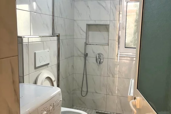 Shtepi me qera Apartament ne Tirane, Garsoniere, Mobilimi E mobiluar, Pagesa 300  Euro.