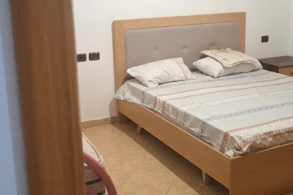 Shtepi me qera Apartament ne Tirane, 2+1, Mobilimi E mobiluar, Pagesa 400  Euro.