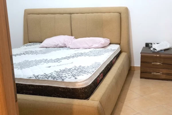 Shtepi me qera Apartament ne Tirane, 2+1, Mobilimi E mobiluar, Pagesa 400  Euro.
