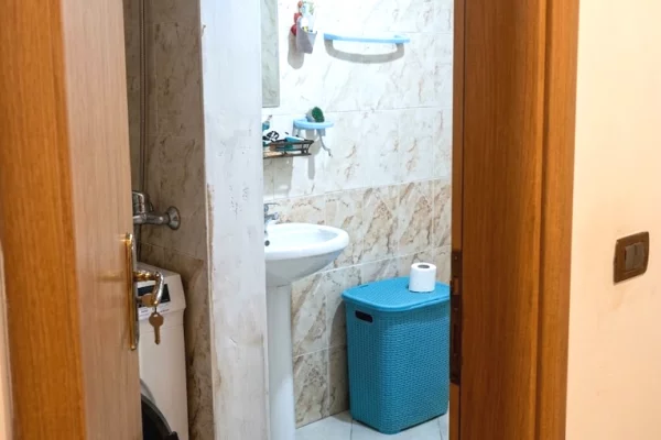 Shtepi me qera Apartament ne Tirane, 2+1, Mobilimi E mobiluar, Pagesa 400  Euro.