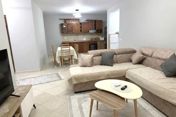Shtepi me qera Apartament ne Tirane, 2+1, Mobilimi E mobiluar, Pagesa 550  Euro.