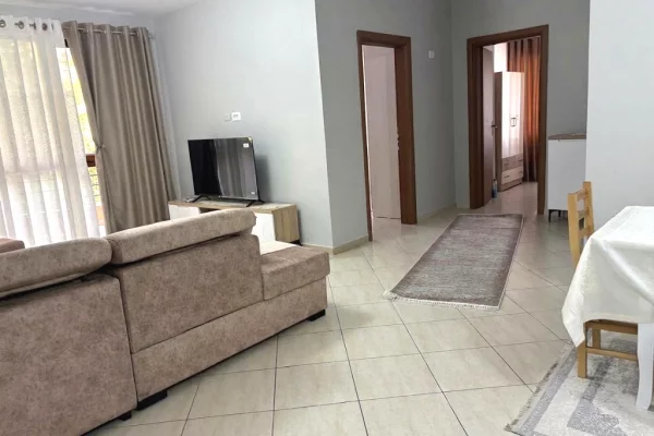 Shtepi me qera Apartament ne Tirane, 2+1, Mobilimi E mobiluar, Pagesa 550  Euro.