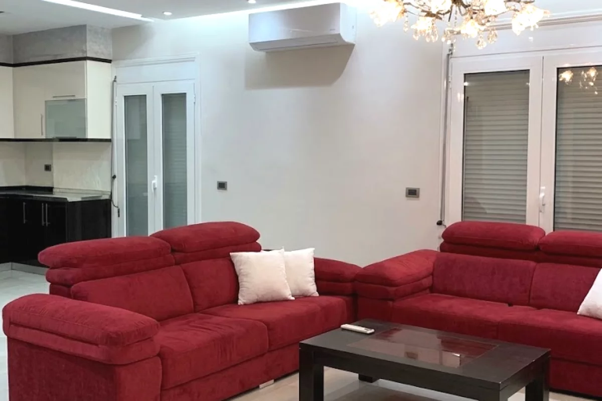 Shtepi me qera Apartament ne Tirane, 3+1, Mobilimi E mobiluar, Pagesa 500  Euro.