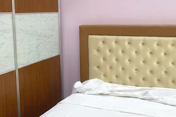 Shtepi me qera Apartament ne Tirane, 3+1, Mobilimi E mobiluar, Pagesa 500  Euro.
