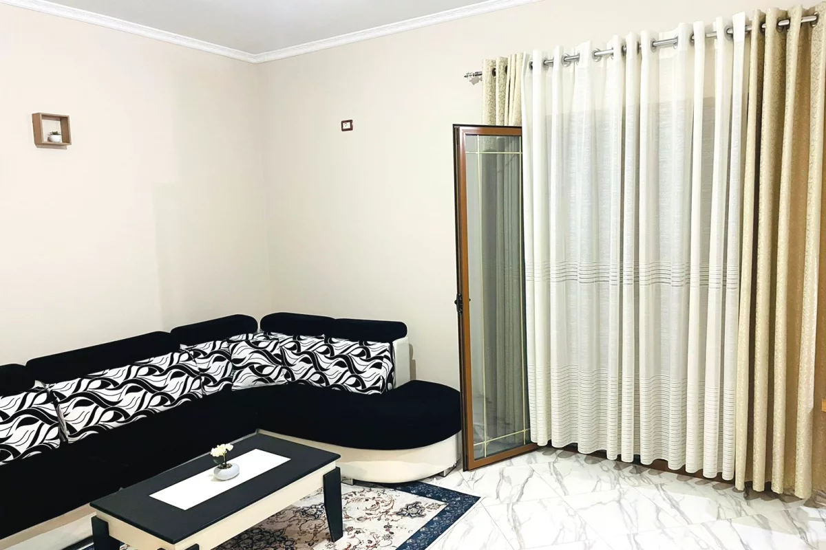 Shtepi me qera Apartament ne Tirane, 2+1, Mobilimi E mobiluar, Pagesa 400  Euro.