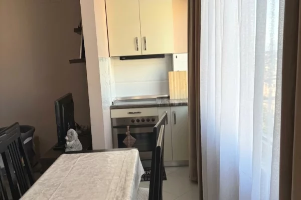 Shtepi me qera Apartament ne Tirane, 2+1, Mobilimi E mobiluar, Pagesa 500  Euro.