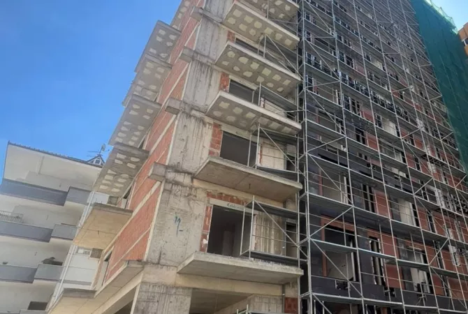 Shtepi ne shitje Apartament ne Tirane, 2+1, Mobilimi Bosh, pa mobiluar, Pagesa 138,800  Euro.