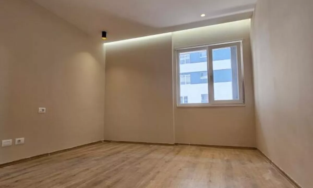 Shtepi ne shitje Apartament ne Tirane, 2+1, Mobilimi Bosh, pa mobiluar, Pagesa 125,000  Euro.