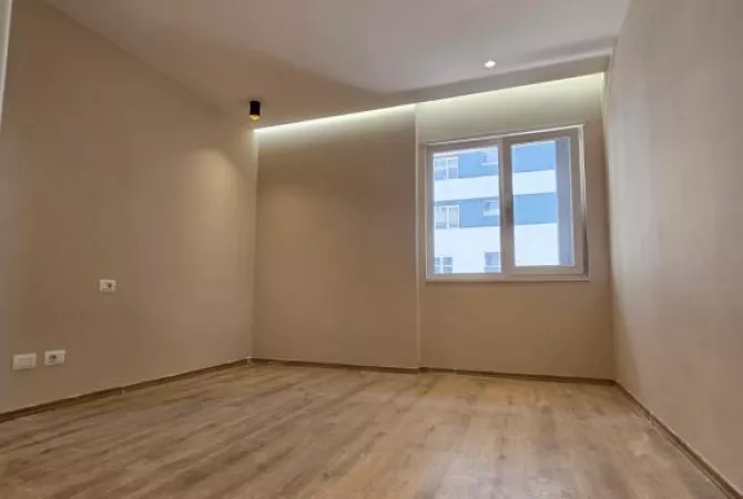 Shtepi ne shitje Apartament ne Tirane, 2+1, Mobilimi Bosh, pa mobiluar, Pagesa 125,000  Euro.
