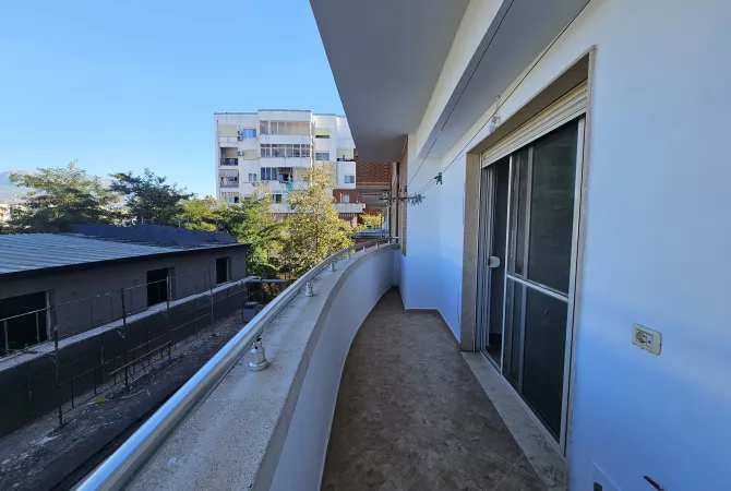 Shtepi me qera Apartament ne Tirane, 1+1, Mobilimi E mobiluar, Pagesa 50,000  Leke.