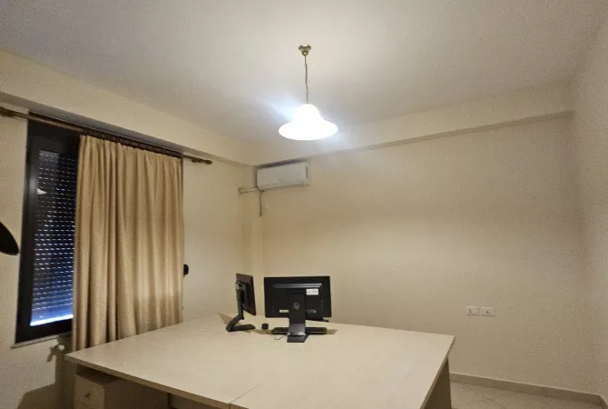 Business Property for Rent 1+1 in Tirana - 65,000 Leke