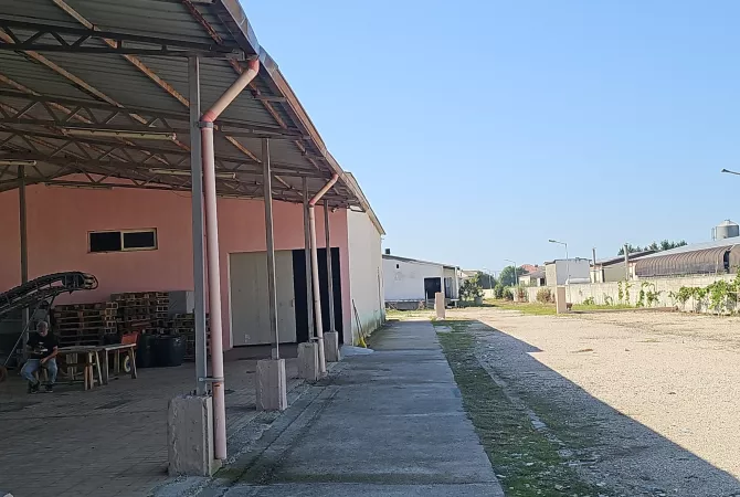 Ambiente Commerciale in Vendita 4+1 a Durazzo - 450,000 Euro