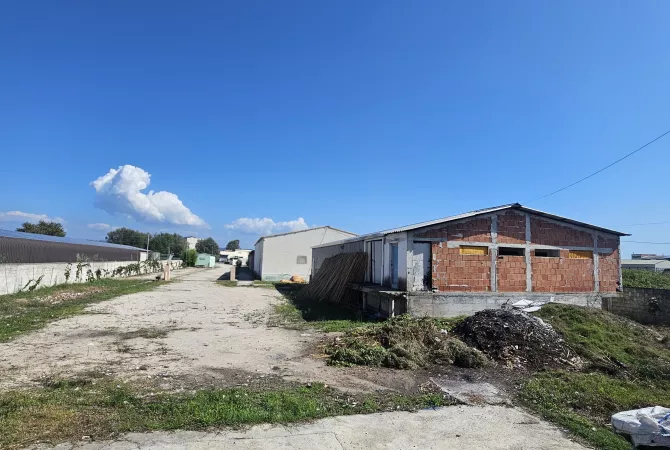 Ambiente Commerciale in Vendita 4+1 a Durazzo - 450,000 Euro