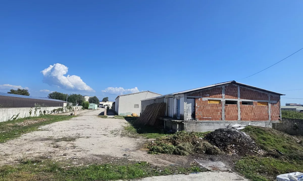 OKAZION Shitet kapanon ne xhafzotaj okazion Ideale per cdo bisnes Kapanon i ndertuar