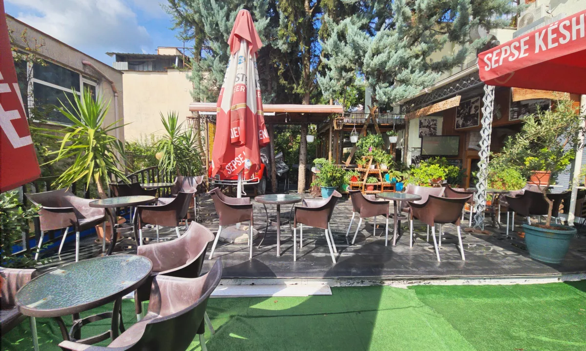 Jepet me Qira PRONE UNIKE PER ATA QE E JA DINE VLEREN Ambient per: LOKAL/RESTORANT- cmimi 3000 euro