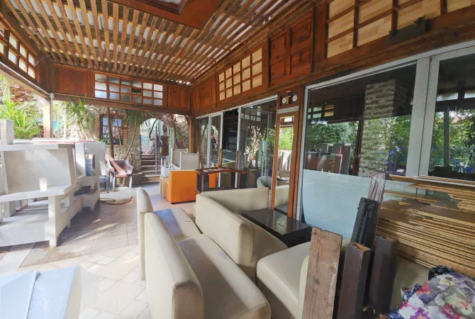 Jepet me Qira PRONE UNIKE PER ATA QE E JA DINE VLEREN Ambient per: LOKAL/RESTORANT- cmimi 3000 euro