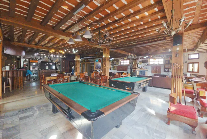 Jepet me Qira PRONE UNIKE PER ATA QE E JA DINE VLEREN Ambient per: LOKAL/RESTORANT- cmimi 3000 euro