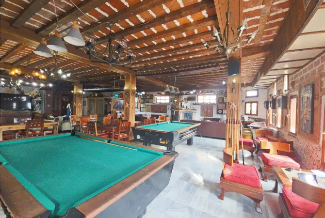 Jepet me Qira PRONE UNIKE PER ATA QE E JA DINE VLEREN Ambient per: LOKAL/RESTORANT- cmimi 3000 euro