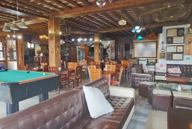 Jepet me Qira PRONE UNIKE PER ATA QE E JA DINE VLEREN Ambient per: LOKAL/RESTORANT- cmimi 3000 euro