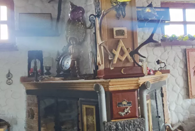 Jepet me Qira PRONE UNIKE PER ATA QE E JA DINE VLEREN Ambient per: LOKAL/RESTORANT- cmimi 3000 euro