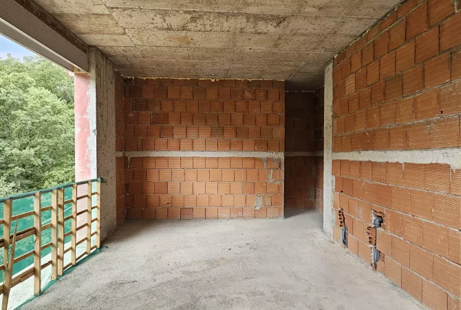 SHITET: *2+1+2wc & 2 Ballkon* *(📍Liqeni thatë- Pranë HOTEL RADISON ) , *Çmimi 229.500 Euro