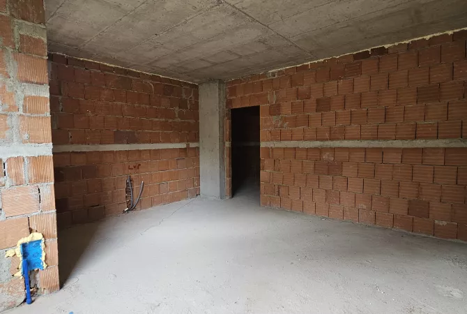 Shtepi ne shitje Apartament ne Tirane, 2+1, Mobilimi Bosh, pa mobiluar, Pagesa 229,500  Euro.