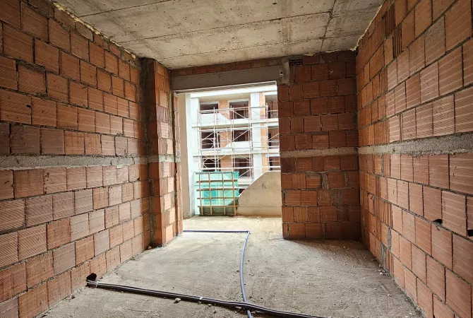 Shtepi ne shitje Apartament ne Tirane, 2+1, Mobilimi Bosh, pa mobiluar, Pagesa 229,500  Euro.