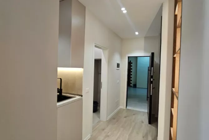 Shtepi ne shitje Apartament ne Tirane, 2+1, Mobilimi E mobiluar, Pagesa 250,000  Euro.