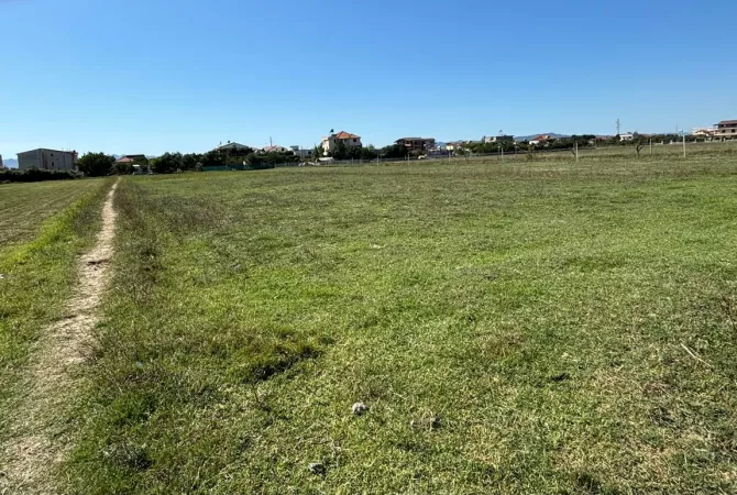 Truall ose Toke ne Tirane - 345,000 Euro