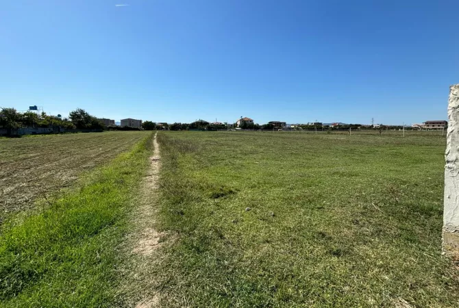 Truall ose Toke ne Tirane - 345,000 Euro