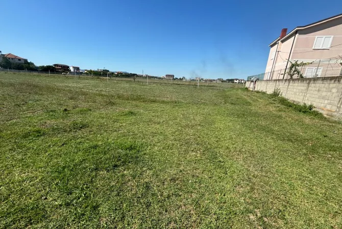 Shitet 5800 m toke ne Kamez. (Prane Bashkise) Ideale per cdo lloj aktiviteti 