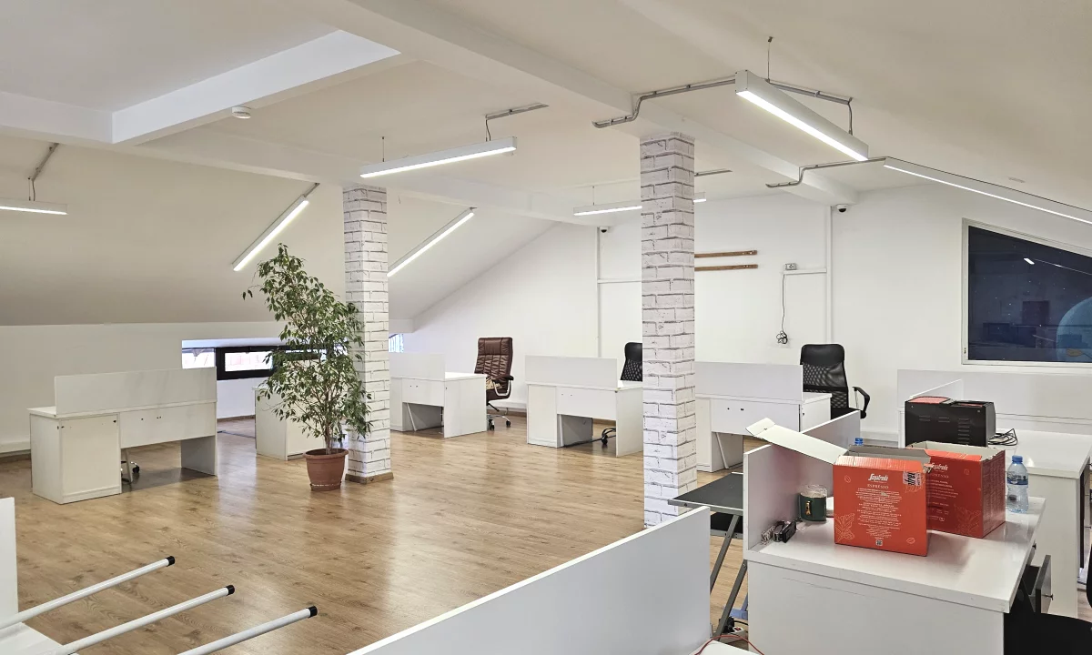 Ne BLLOK Jepet me Qira Zyre me siperfaqe 311 m2 e ndare me dy kate Rruga Sami Frasheri