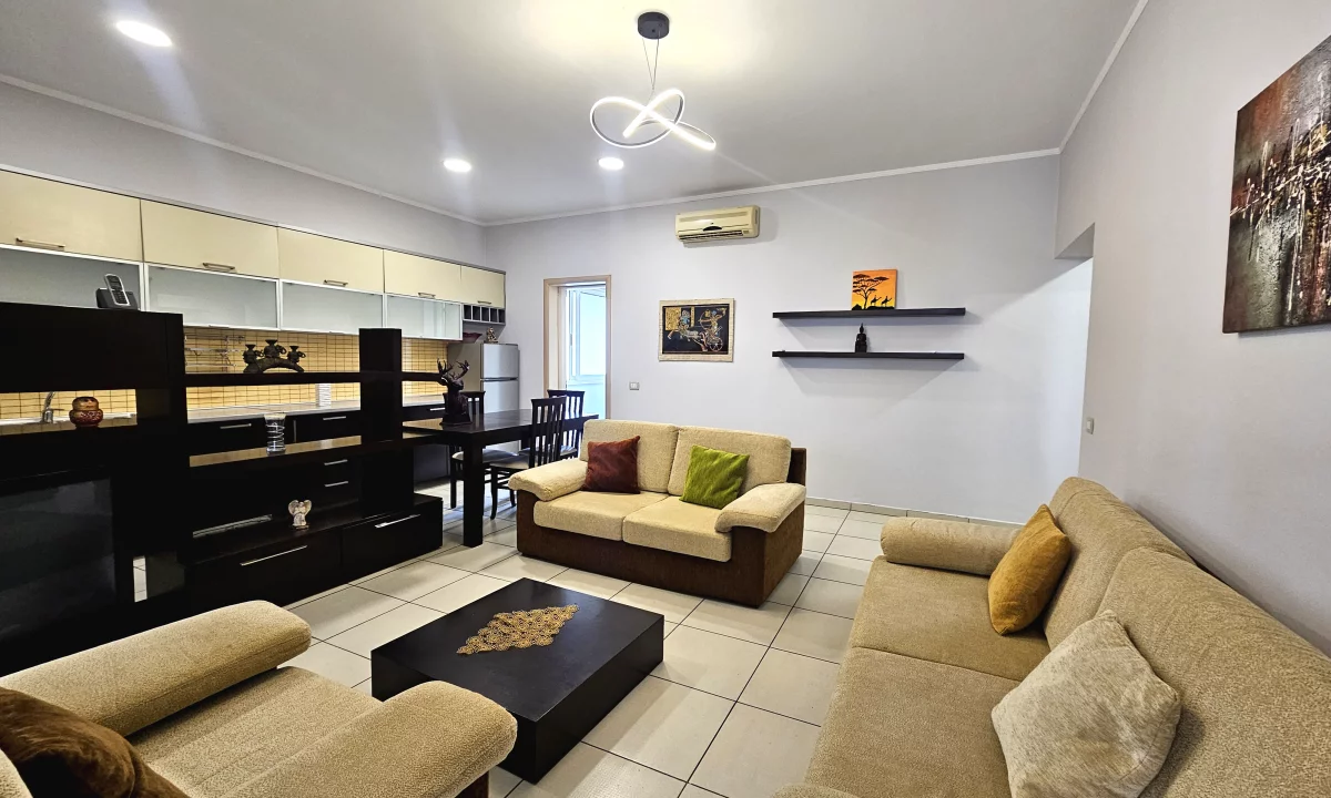 Appartamento in affitto a Tirana 2+1, Arredato