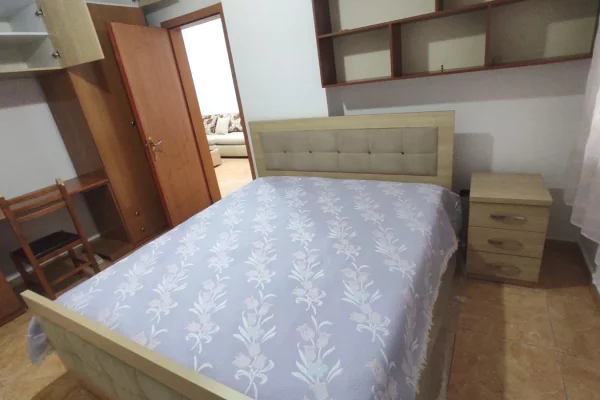 Shtepi me qera Apartament ne Tirane, 1+1, Mobilimi E mobiluar, Pagesa 40,000  Leke.