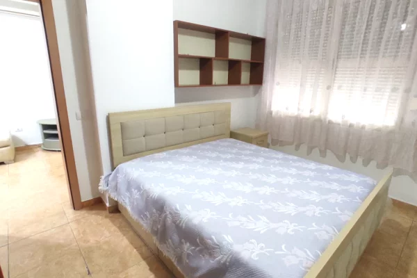 Shtepi me qera Apartament ne Tirane, 1+1, Mobilimi E mobiluar, Pagesa 40,000  Leke.